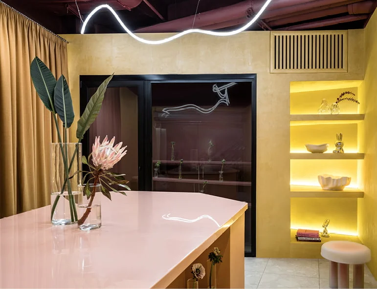 Pohostinský priemysel a Kerrock.